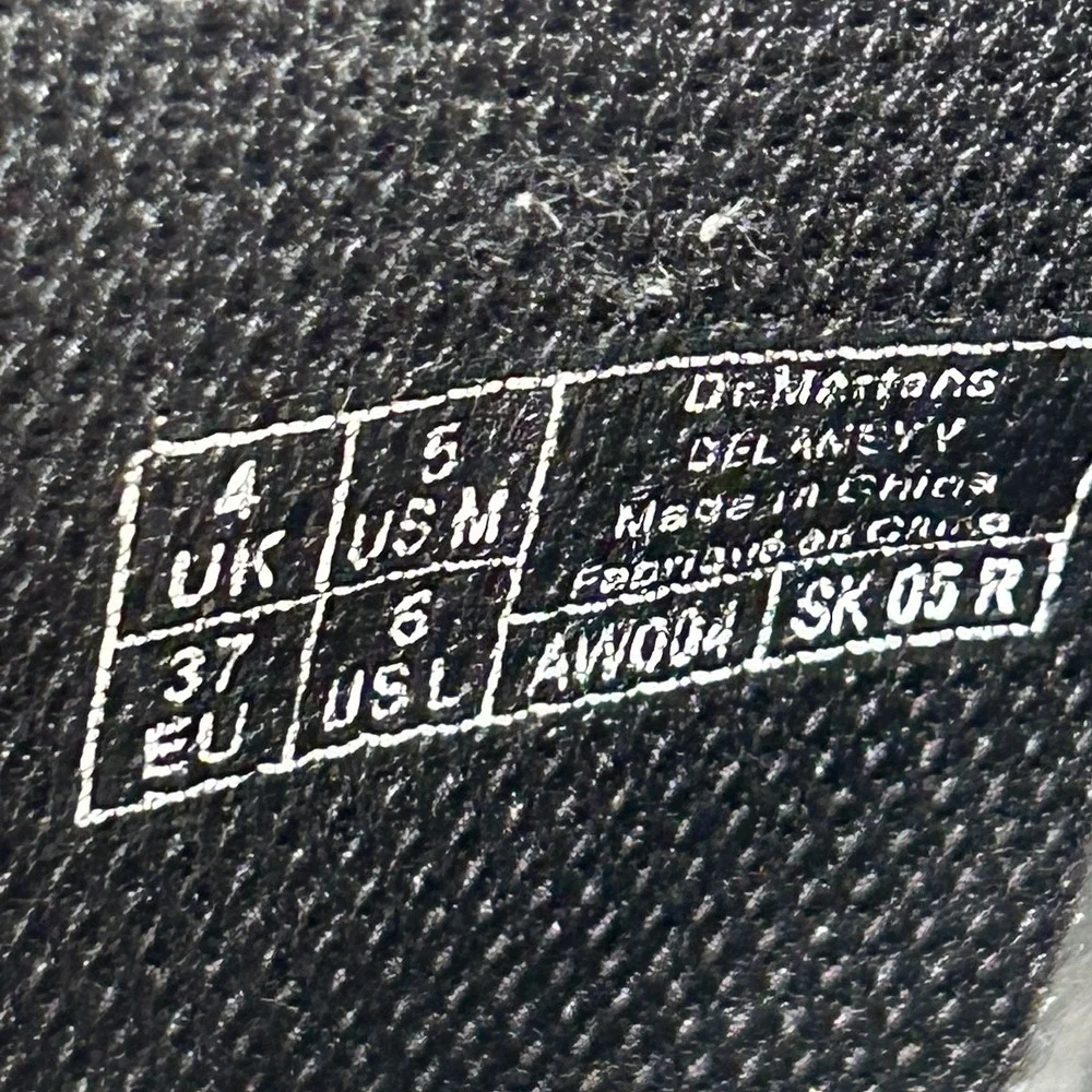 Dr. Martens Delaney Black Patent Leather Boots - Junior/Women's 6 (USL) Men's 5‎